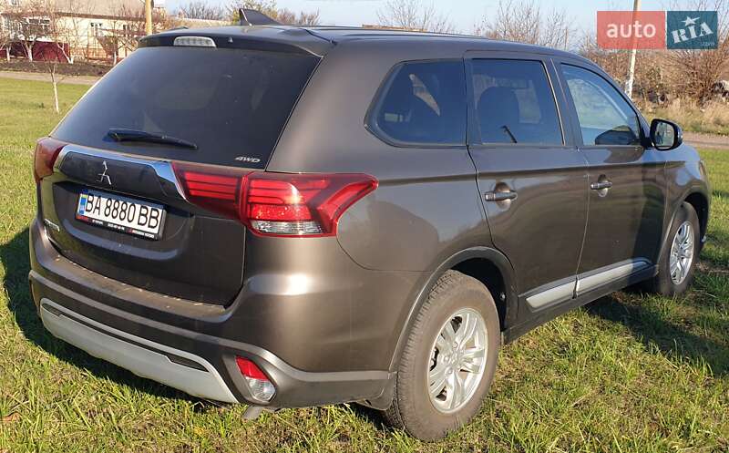 Внедорожник / Кроссовер Mitsubishi Outlander 2019 в Долинской