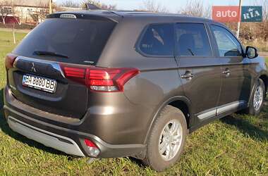 Внедорожник / Кроссовер Mitsubishi Outlander 2019 в 