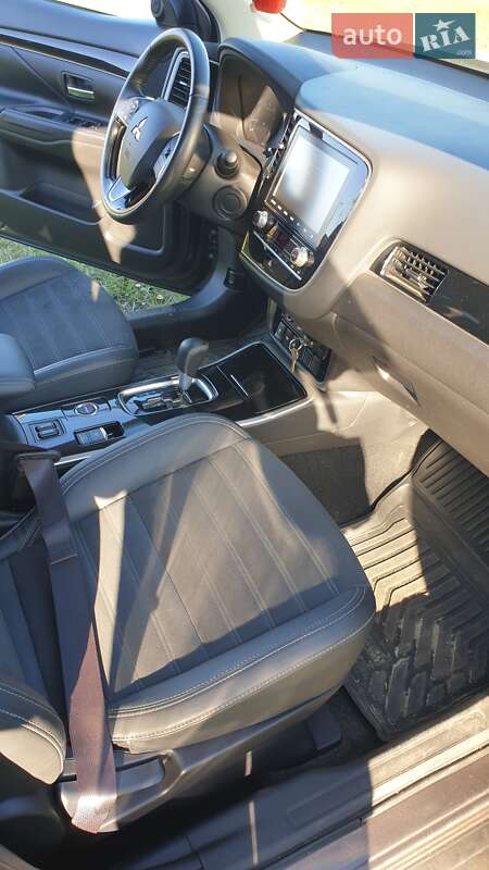 Внедорожник / Кроссовер Mitsubishi Outlander 2019 в Долинской