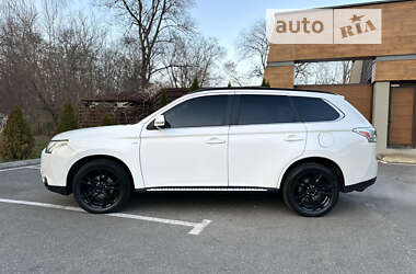 Внедорожник / Кроссовер Mitsubishi Outlander 2013 в 