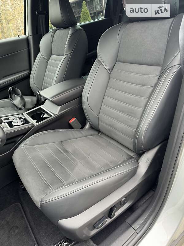 Внедорожник / Кроссовер Mitsubishi Outlander 2023 в Днепре