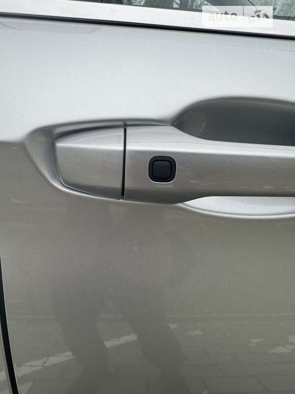 Внедорожник / Кроссовер Mitsubishi Outlander 2023 в Днепре