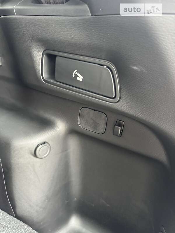 Внедорожник / Кроссовер Mitsubishi Outlander 2023 в Днепре