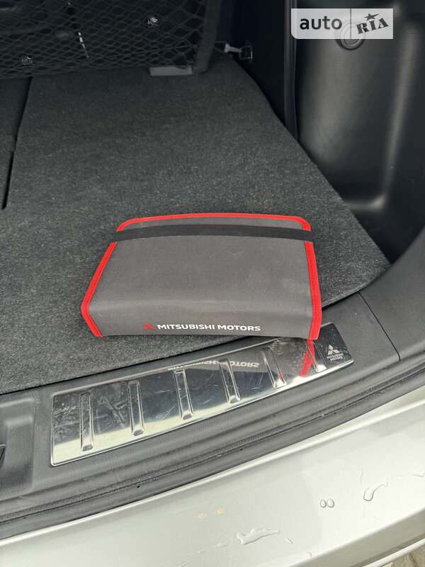 Внедорожник / Кроссовер Mitsubishi Outlander 2023 в Днепре