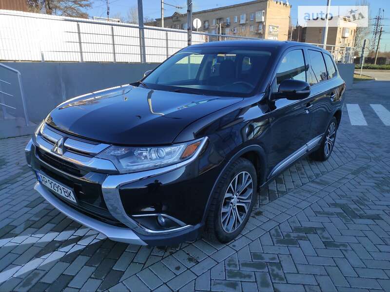 Внедорожник / Кроссовер Mitsubishi Outlander 2017 в 