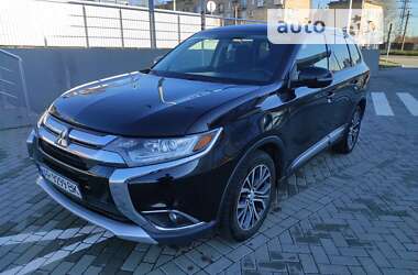 Внедорожник / Кроссовер Mitsubishi Outlander 2017 в 