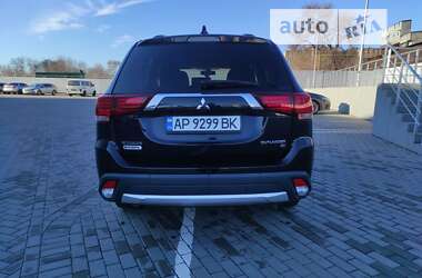 Внедорожник / Кроссовер Mitsubishi Outlander 2017 в Запорожье