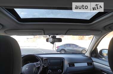 Внедорожник / Кроссовер Mitsubishi Outlander 2017 в 