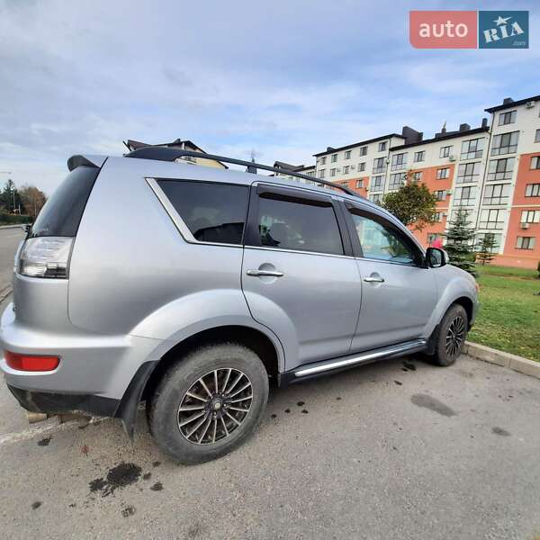 Внедорожник / Кроссовер Mitsubishi Outlander 2011 в Ровно