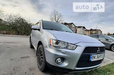 Внедорожник / Кроссовер Mitsubishi Outlander 2011 в Ровно