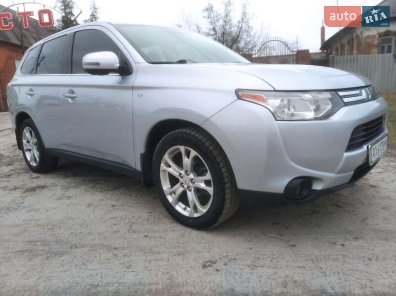 Внедорожник / Кроссовер Mitsubishi Outlander 2013 в Харькове