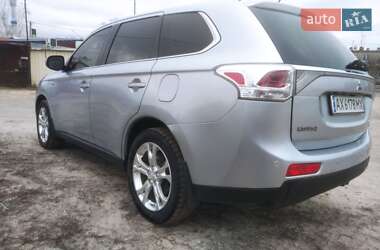 Внедорожник / Кроссовер Mitsubishi Outlander 2013 в Харькове
