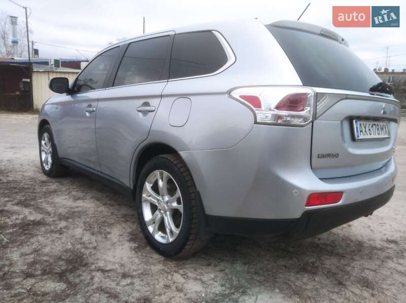 Внедорожник / Кроссовер Mitsubishi Outlander 2013 в Харькове