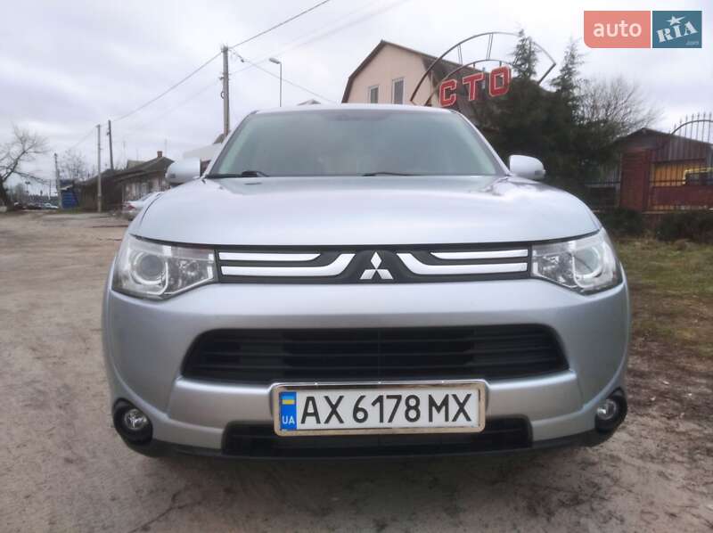 Внедорожник / Кроссовер Mitsubishi Outlander 2013 в Харькове