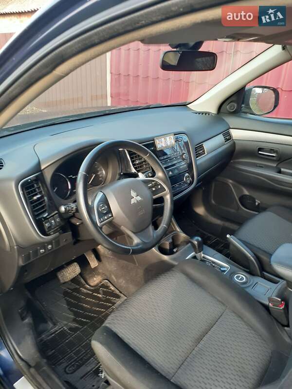 Позашляховик / Кросовер Mitsubishi Outlander 2013 в Полтаві