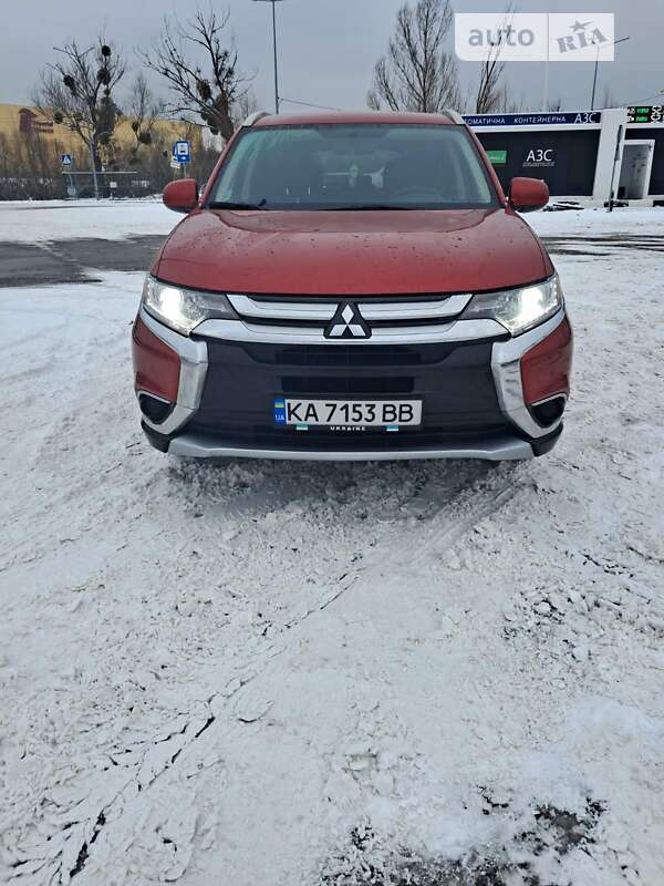 Позашляховик / Кросовер Mitsubishi Outlander 2018 в Києві