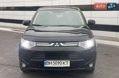Внедорожник / Кроссовер Mitsubishi Outlander 2013 в 