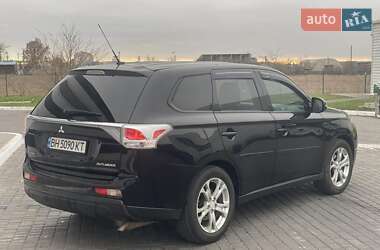 Внедорожник / Кроссовер Mitsubishi Outlander 2013 в 