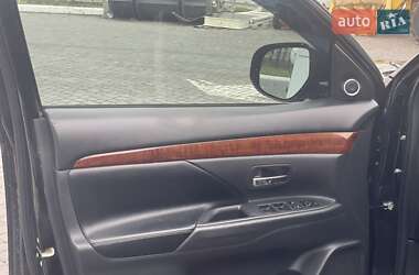 Внедорожник / Кроссовер Mitsubishi Outlander 2013 в 
