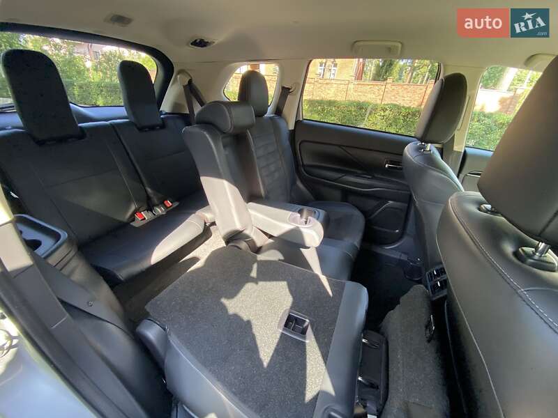 Внедорожник / Кроссовер Mitsubishi Outlander 2020 в Кривом Роге