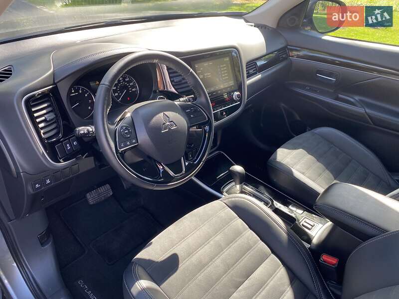 Внедорожник / Кроссовер Mitsubishi Outlander 2020 в Кривом Роге