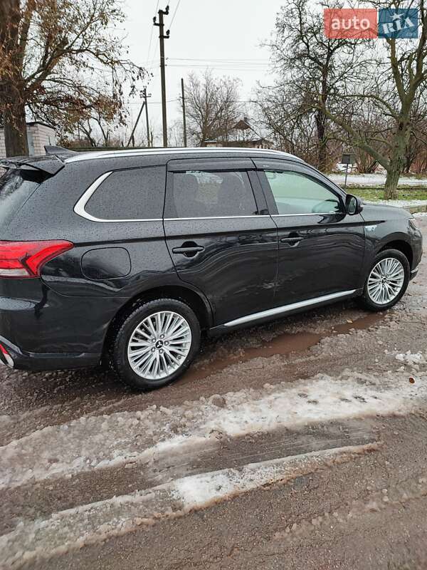 Внедорожник / Кроссовер Mitsubishi Outlander 2019 в Петриковке