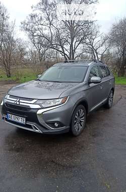 Внедорожник / Кроссовер Mitsubishi Outlander 2020 в Каменском