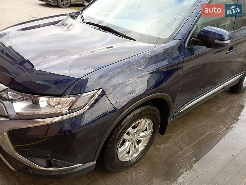 Внедорожник / Кроссовер Mitsubishi Outlander 2020 в 