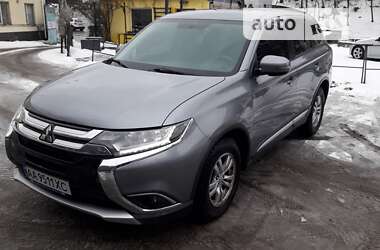 Позашляховик / Кросовер Mitsubishi Outlander 2015 в Києві