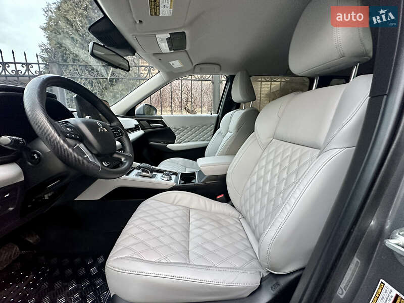 Внедорожник / Кроссовер Mitsubishi Outlander 2021 в Запорожье