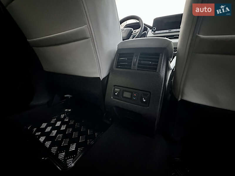 Внедорожник / Кроссовер Mitsubishi Outlander 2021 в Запорожье