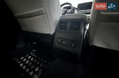 Внедорожник / Кроссовер Mitsubishi Outlander 2021 в 