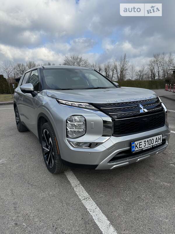 Внедорожник / Кроссовер Mitsubishi Outlander 2023 в Днепре
