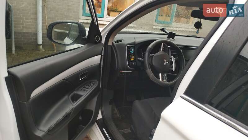 Позашляховик / Кросовер Mitsubishi Outlander 2013 в Тячеві