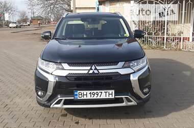 Внедорожник / Кроссовер Mitsubishi Outlander 2020 в Одессе