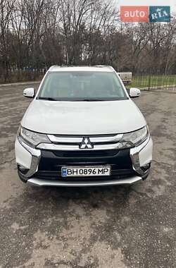 Позашляховик / Кросовер Mitsubishi Outlander 2016 в Одесі