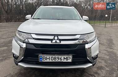 Позашляховик / Кросовер Mitsubishi Outlander 2016 в Одесі