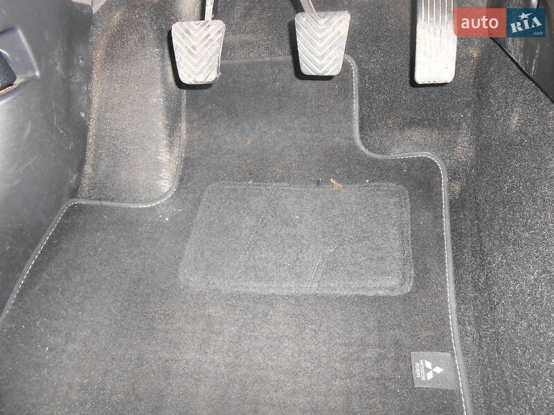 Позашляховик / Кросовер Mitsubishi Outlander 2012 в Самборі фото 45 Позашляховик / Кросовер Mitsubishi Outlander 2012 в Самборі