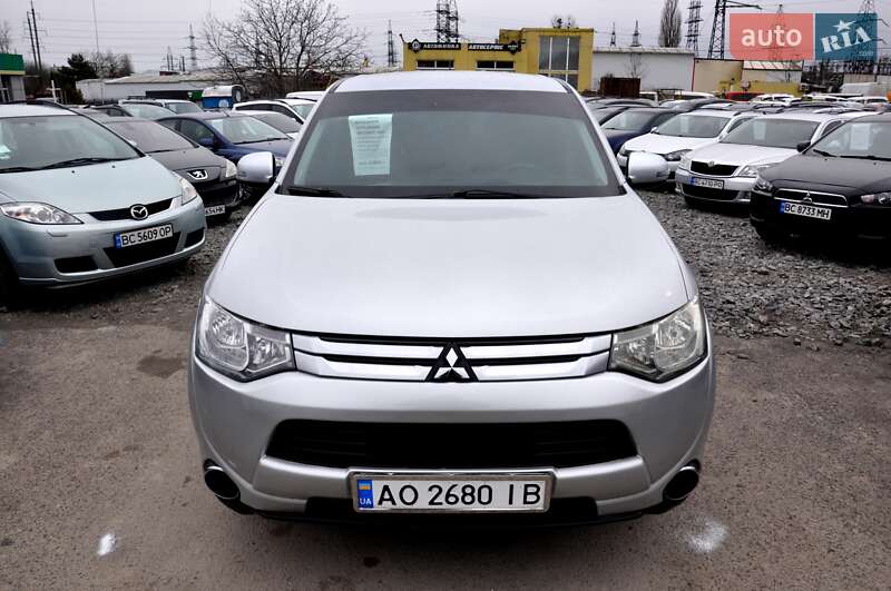 Внедорожник / Кроссовер Mitsubishi Outlander 2014 в Львове