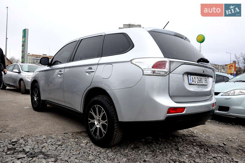 Внедорожник / Кроссовер Mitsubishi Outlander 2014 в Львове