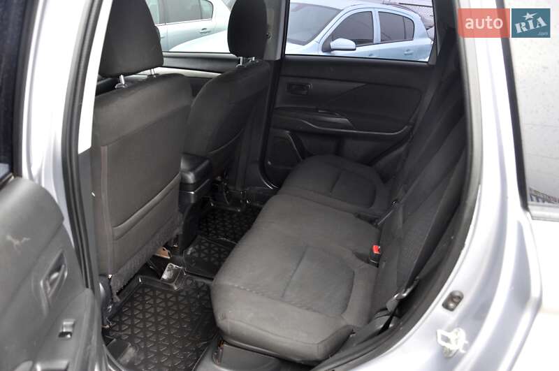 Внедорожник / Кроссовер Mitsubishi Outlander 2014 в Львове