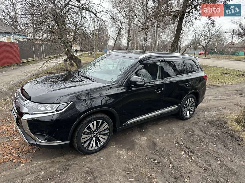 Позашляховик / Кросовер Mitsubishi Outlander 2022 в Пирятині