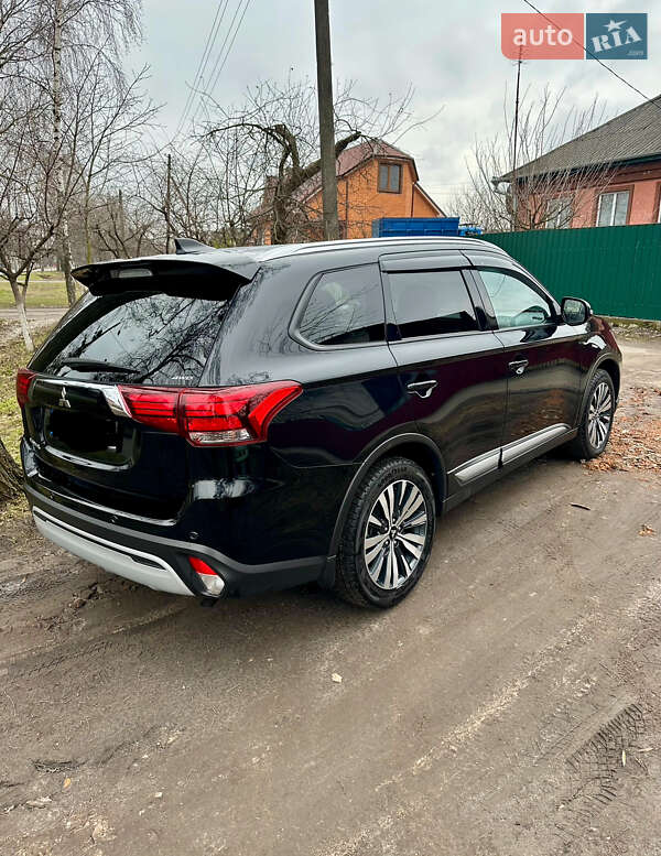 Позашляховик / Кросовер Mitsubishi Outlander 2022 в Пирятині