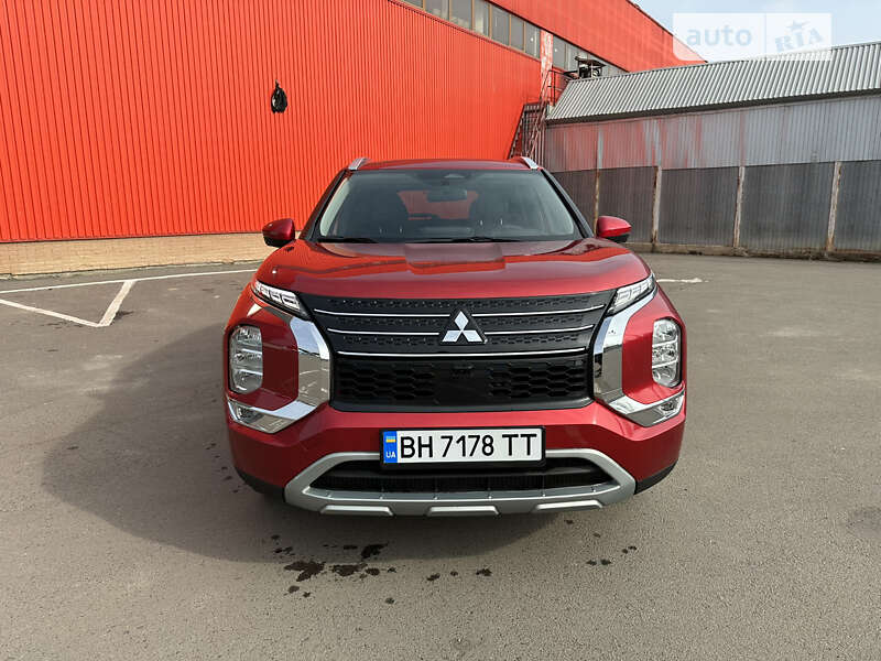 Внедорожник / Кроссовер Mitsubishi Outlander 2022 в Одессе