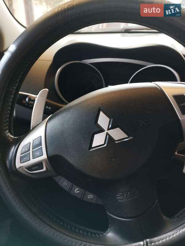 Позашляховик / Кросовер Mitsubishi Outlander 2010 в Миколаєві
