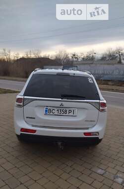 Внедорожник / Кроссовер Mitsubishi Outlander 2013 в Львове