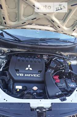 Внедорожник / Кроссовер Mitsubishi Outlander 2007 в 