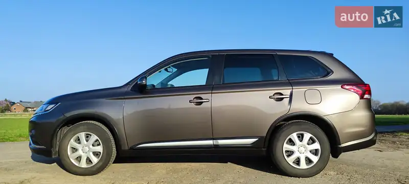 Mitsubishi Outlander 2019 VIN JMBXTGF2WLZ000284 фото оголошення 2 з 120