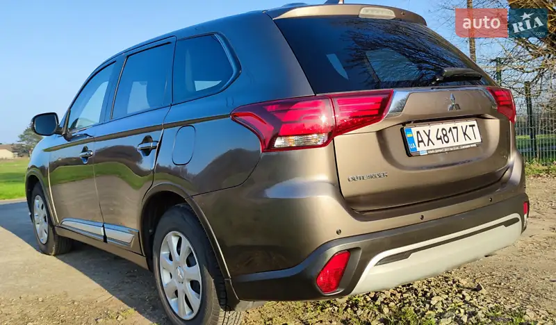 Mitsubishi Outlander 2019 VIN JMBXTGF2WLZ000284 фото оголошення 15 з 120