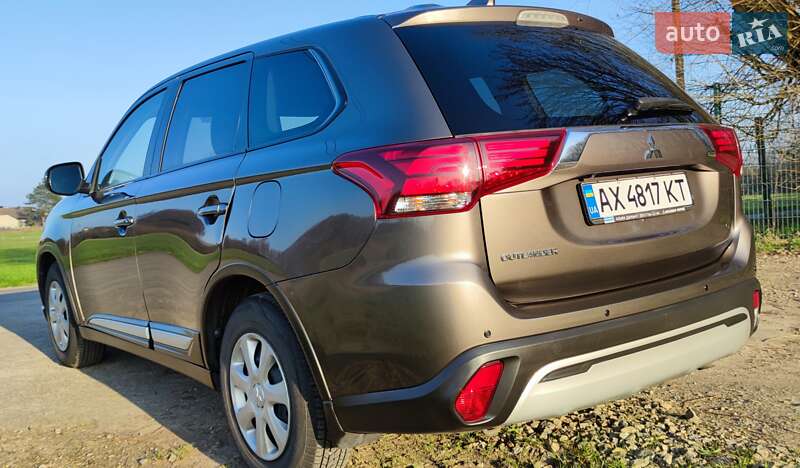 Внедорожник / Кроссовер Mitsubishi Outlander 2019 в Львове